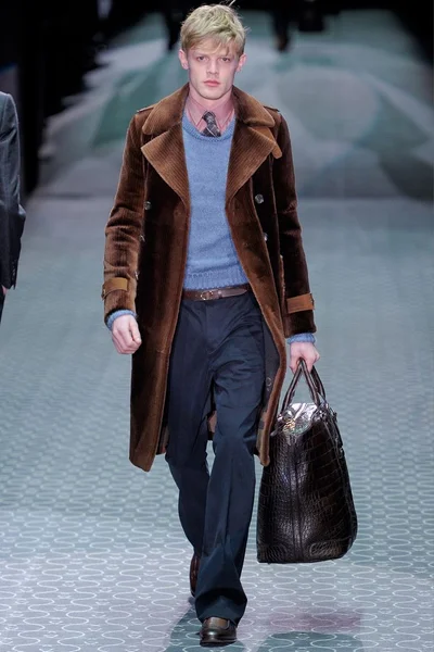 Look 13